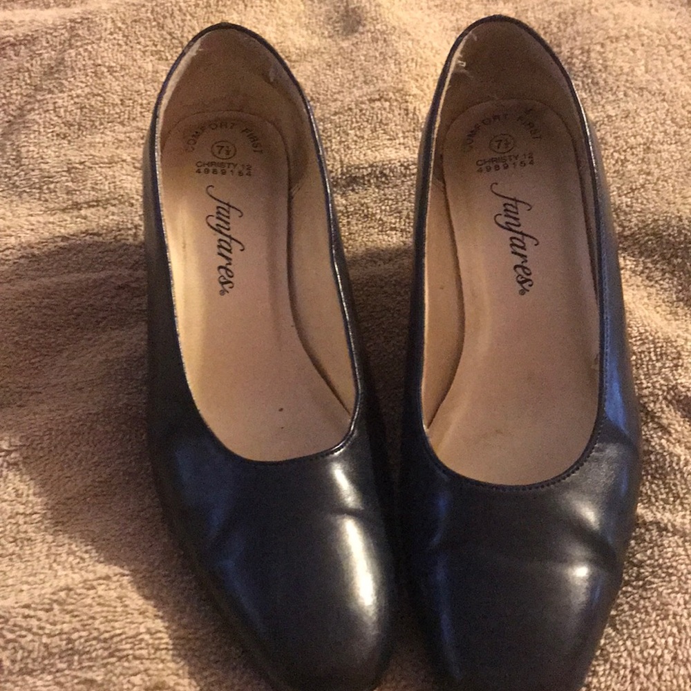 Navy heels